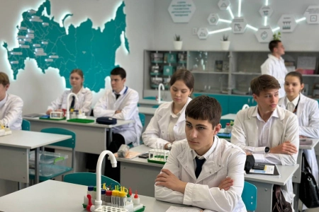 «Такие проекты очень ценны»: министр экономики Краснодарского края оценил вклад ЦЕМРОСа в профориентационное развитие школьников