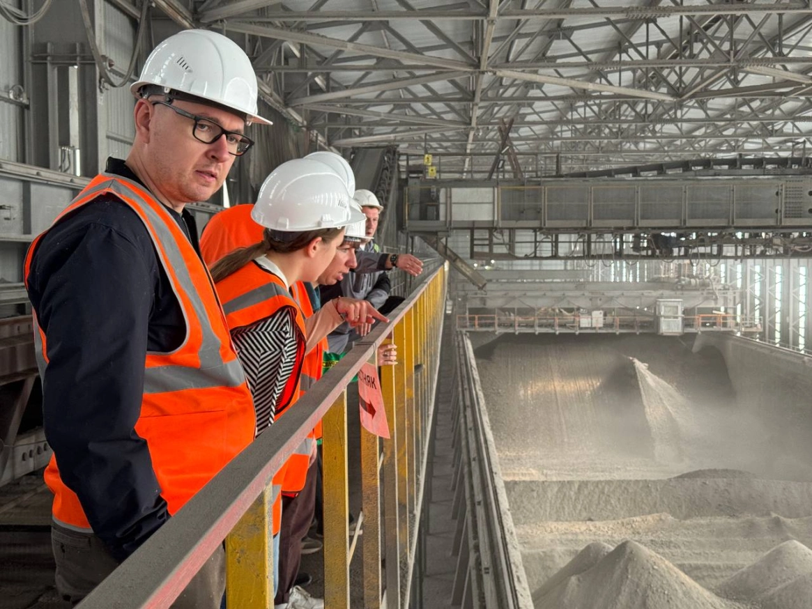 Теория на практике: офисные сотрудники познакомились с производством цемента