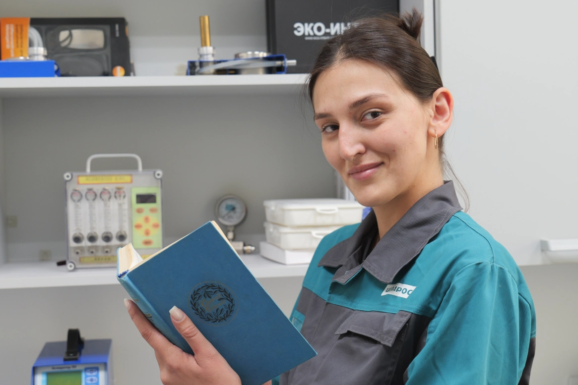 «Читай завод»: как Липецкий филиал ЦЕМРОСа вдохновляет на любовь к книгам