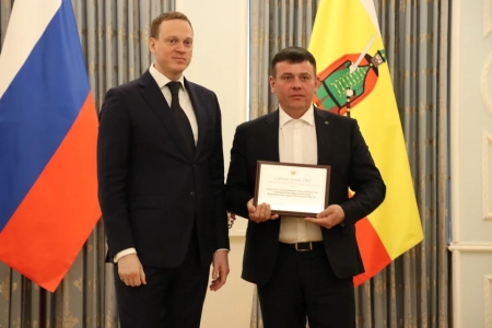 Серебрянский цементный завод отмечен на региональной Доске почета