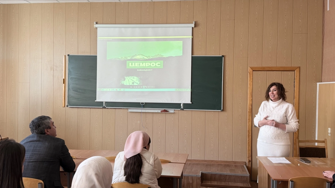 ЦЕМРОС предложил будущим учителями физики и математики карьерные перспективы в школах региона