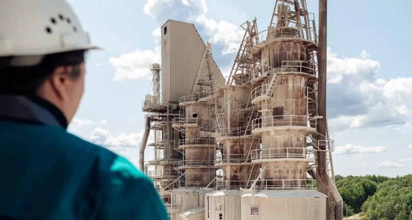 На липецком заводе ЦЕМРОСа открыли монумент «Основе цемента»