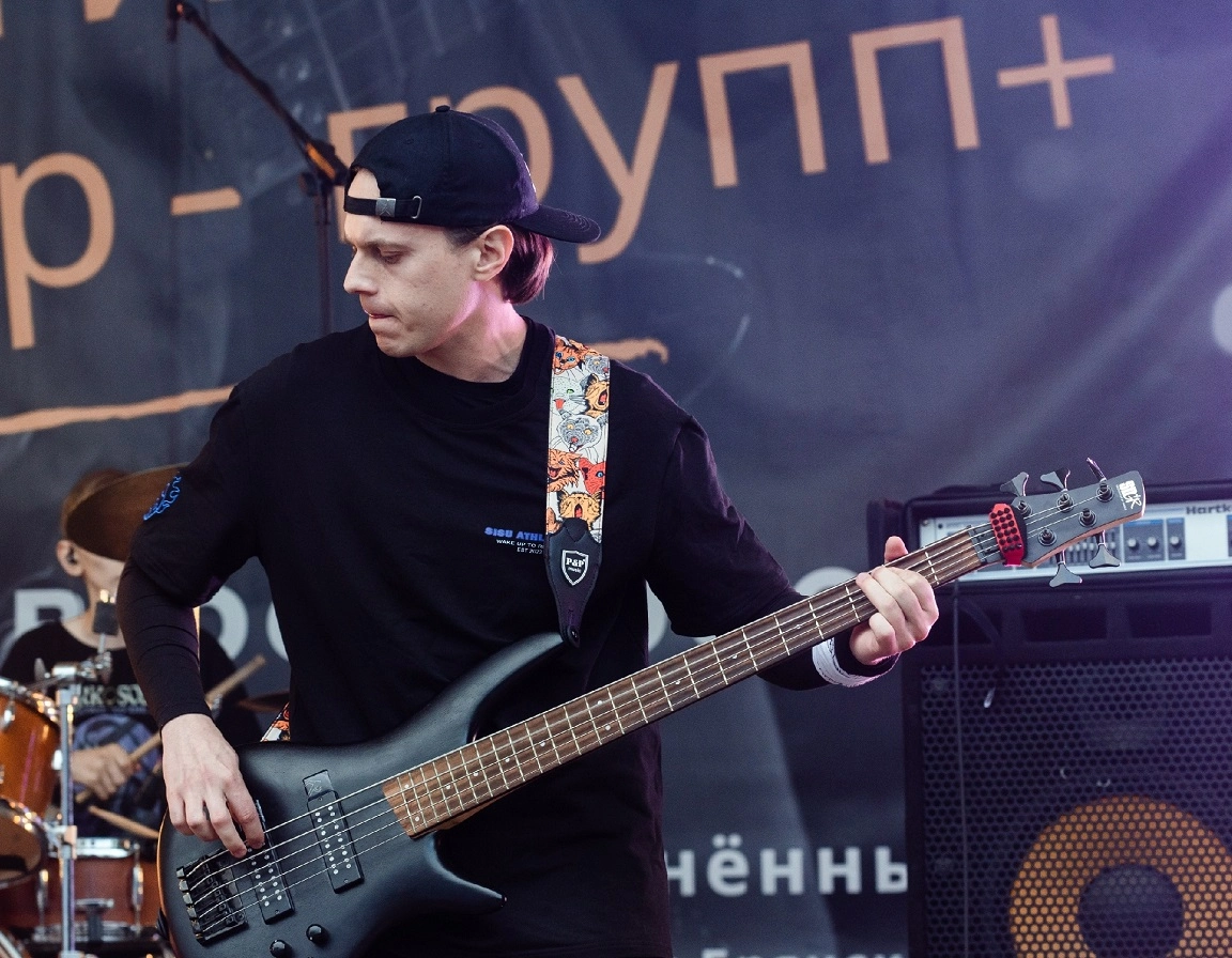 Днем – на заводе, вечером – на сцене: история музыканта с Мальцовского портландцемента