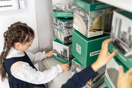 Открываем мир профессий с первого класса: как первоклассники в Ачинске знакомились с цементом