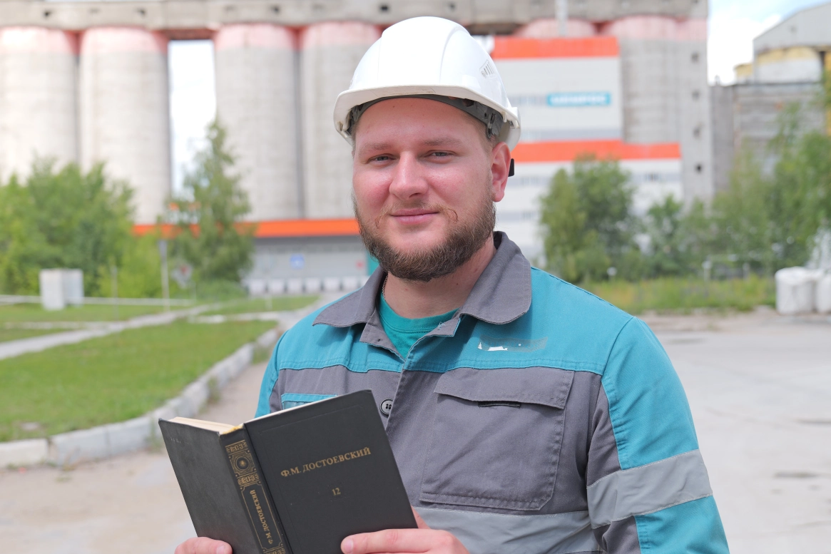 «Читай завод»: как Липецкий филиал ЦЕМРОСа вдохновляет на любовь к книгам