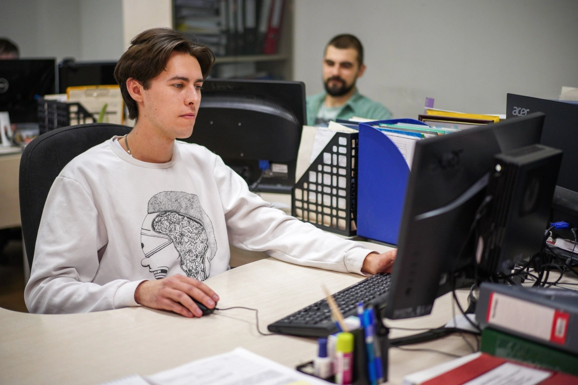 Закупки без лишних вопросов: ЦЕМРОС запустил первого ИИ-помощника для сотрудников