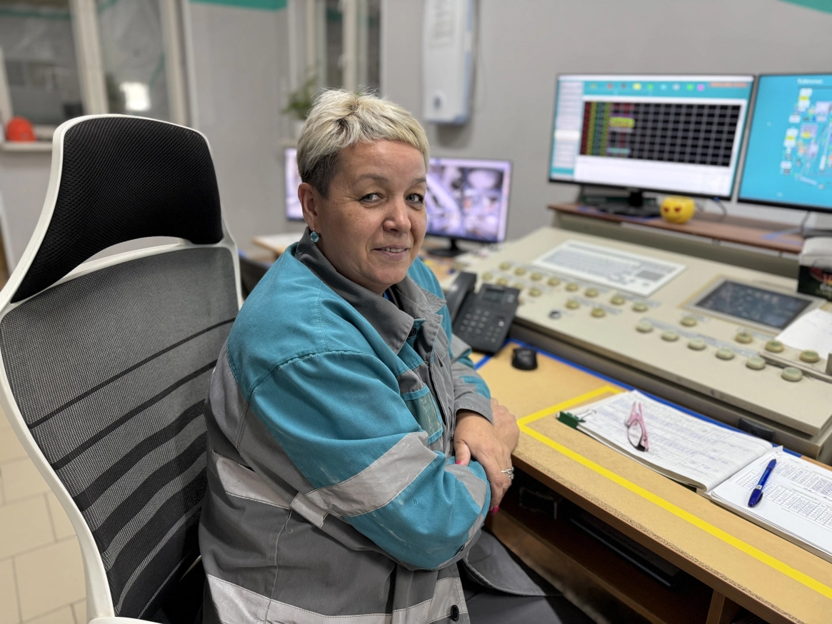 30 лет за цементной мельницей: как машинистка ЦЕМРОСа стала лицом своего завода