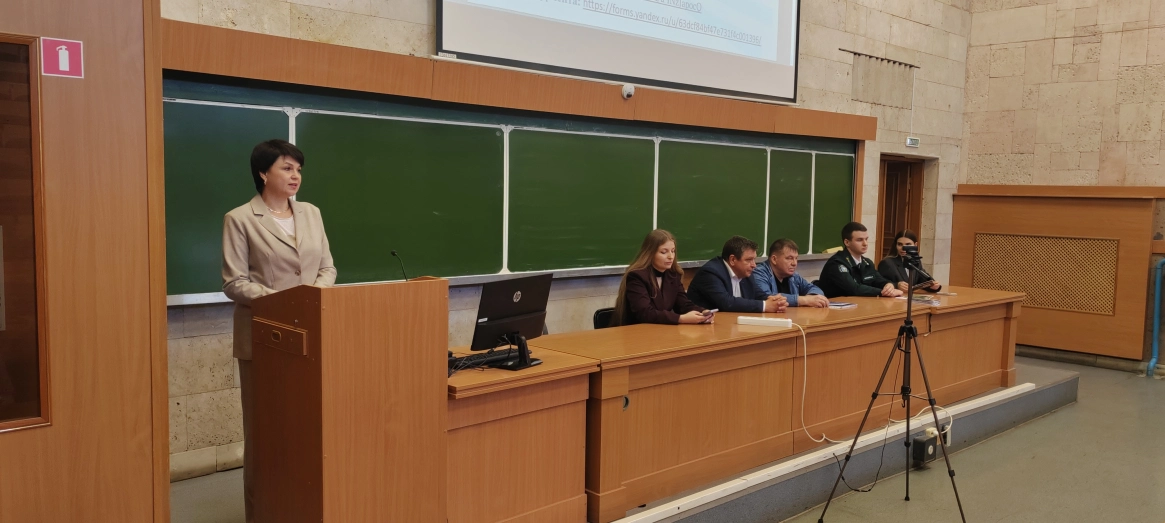 ЦЕМРОС готовит опору отрасли: о чем цементники говорили с абитуриентами