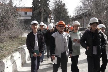Школьники побывали на территории Кавказцемента и познакомились с процессом производства