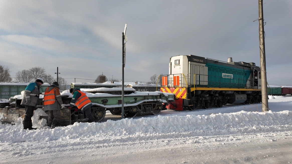 «Отутюжим» летом и зимой: фокинские цементники ускорили работу ж/д цеха одним решением