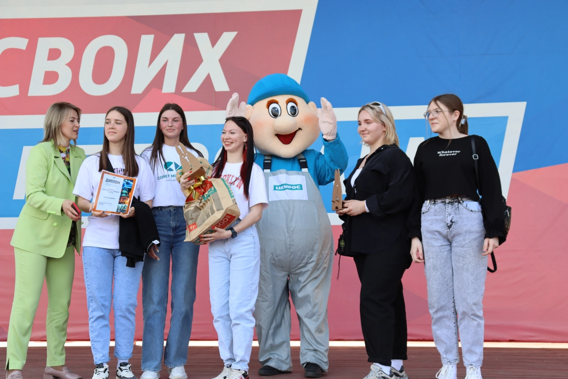 Более 1000 школьников и студентов узнали о деятельности ЦЕМРОСа на большом фестивале труда и профессий