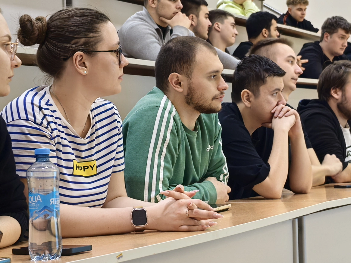 Специалисты ЦЕМРОСа обсудили с молодыми инженерами преимущества строительства бетонных дорог