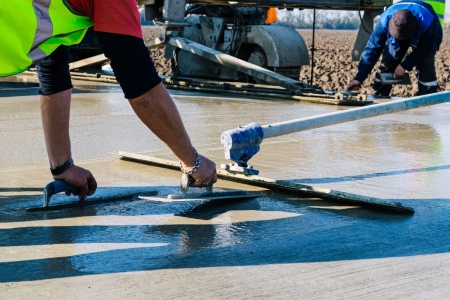 Специалисты ЦЕМРОСа обсудили с молодыми инженерами преимущества строительства бетонных дорог