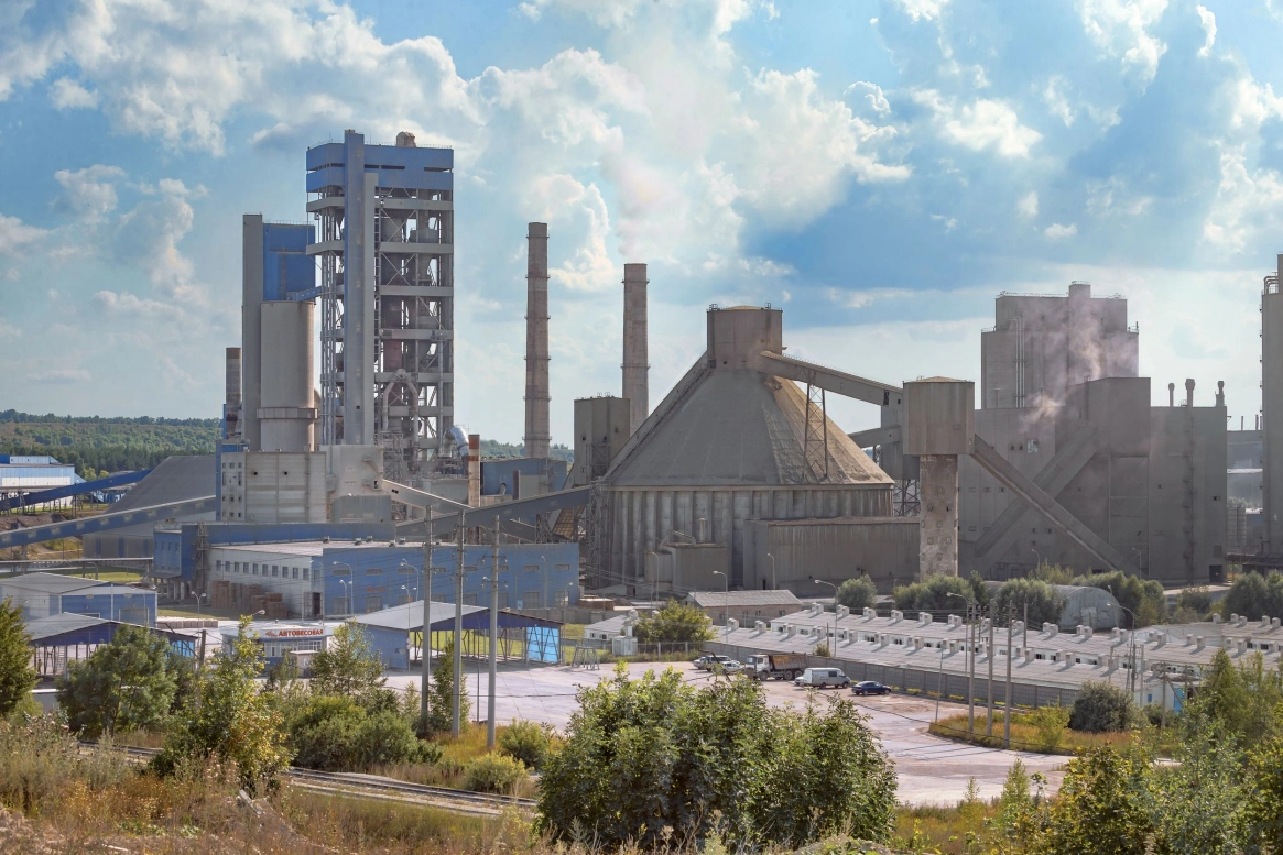 Если друг оказался вдруг… Импорт цемента может навредить отечественным производителям