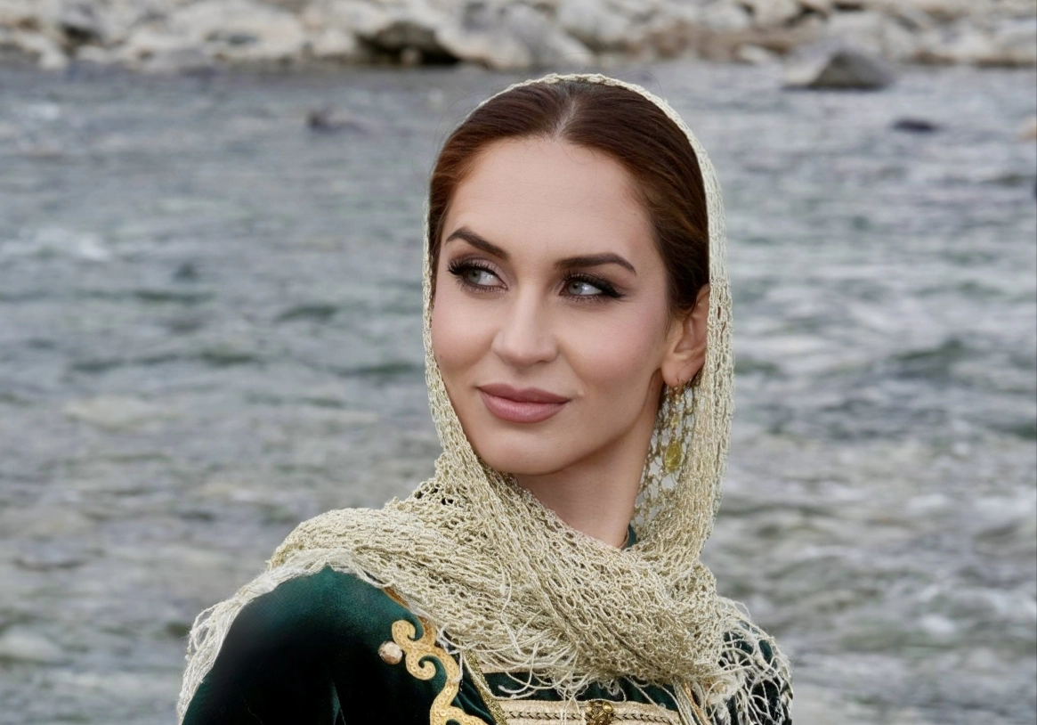 Строят мир и подчеркивают красоту: как одни и те же минералы входят в состав цемента и косметики