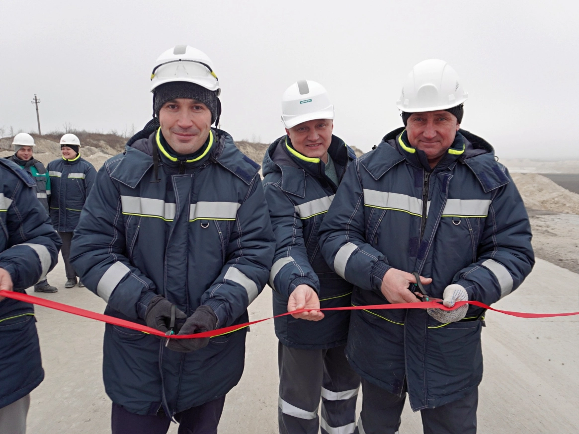 Дорога устойчивости: в карьере «Ольховый лог» появилась новая бетонная трасса