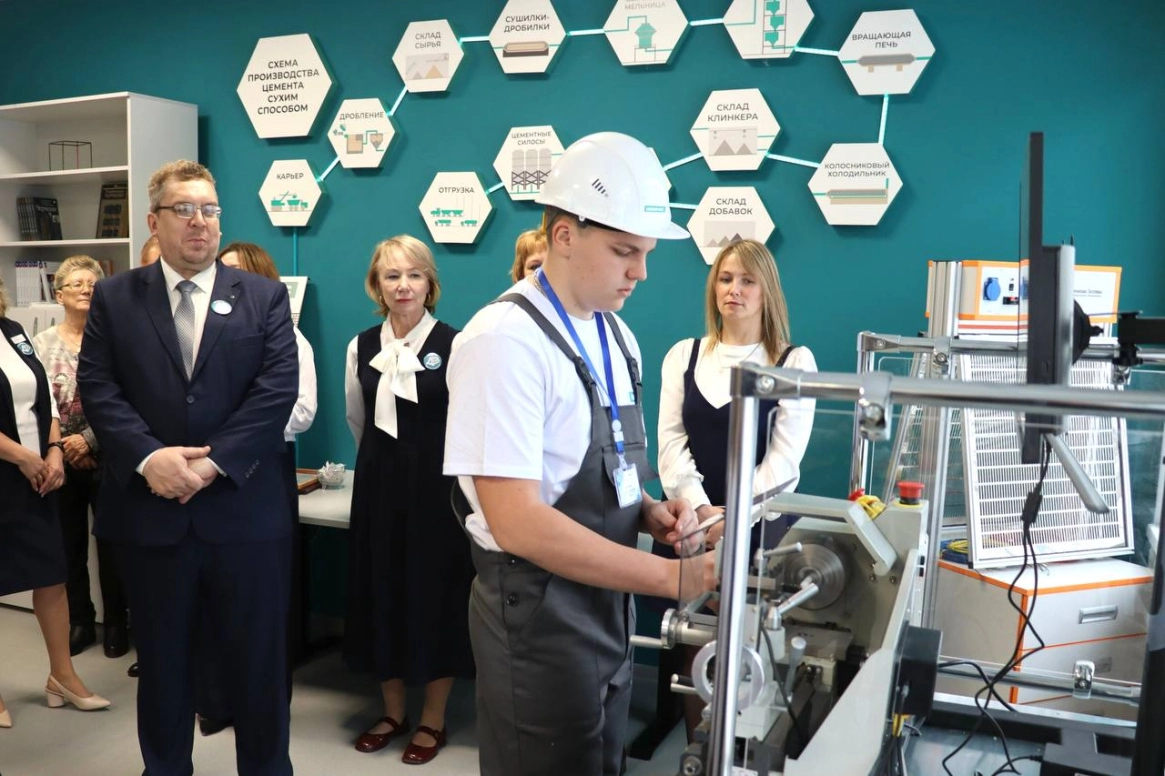 В школе поселка Цементный открылся «Детский завод»