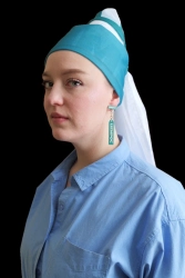 Софья Терехова, специалист по обучению и развитию персонала Липецкого филиала ЦЕМРОСа, на картине «Девушка с ЦЕМРОСной сережкой». Оригинал: Ян Вермеер, «Девушка с жемчужной сережкой» (1665) – одна из самых известных картин голландского живописца.