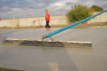 Долговечные дороги для долгосрочной выгоды: как замена асфальта на бетон экономит бюджет страны