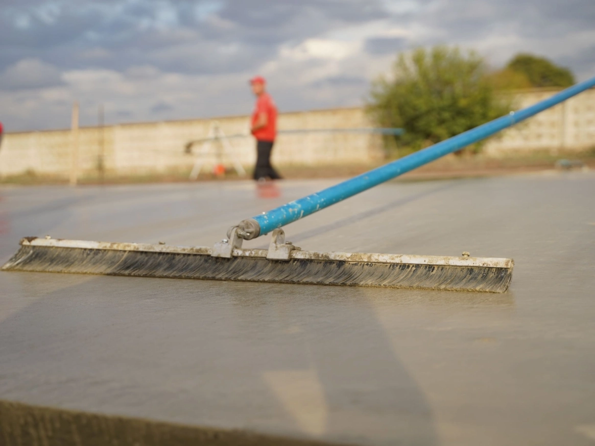 Долговечные дороги для долгосрочной выгоды: как замена асфальта на бетон экономит бюджет страны