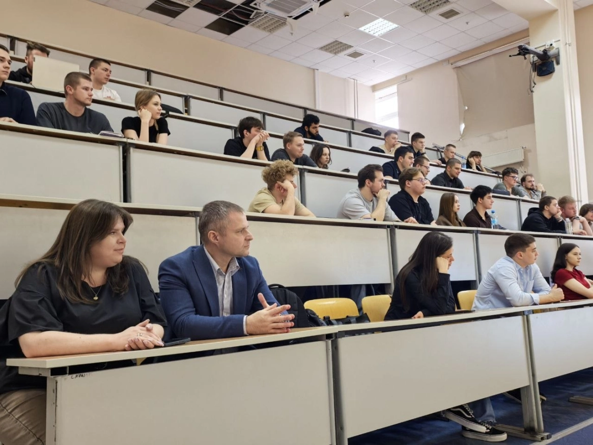 Как строят дороги, которые служат десятилетиями: ЦЕМРОС провел открытую лекцию в МГСУ