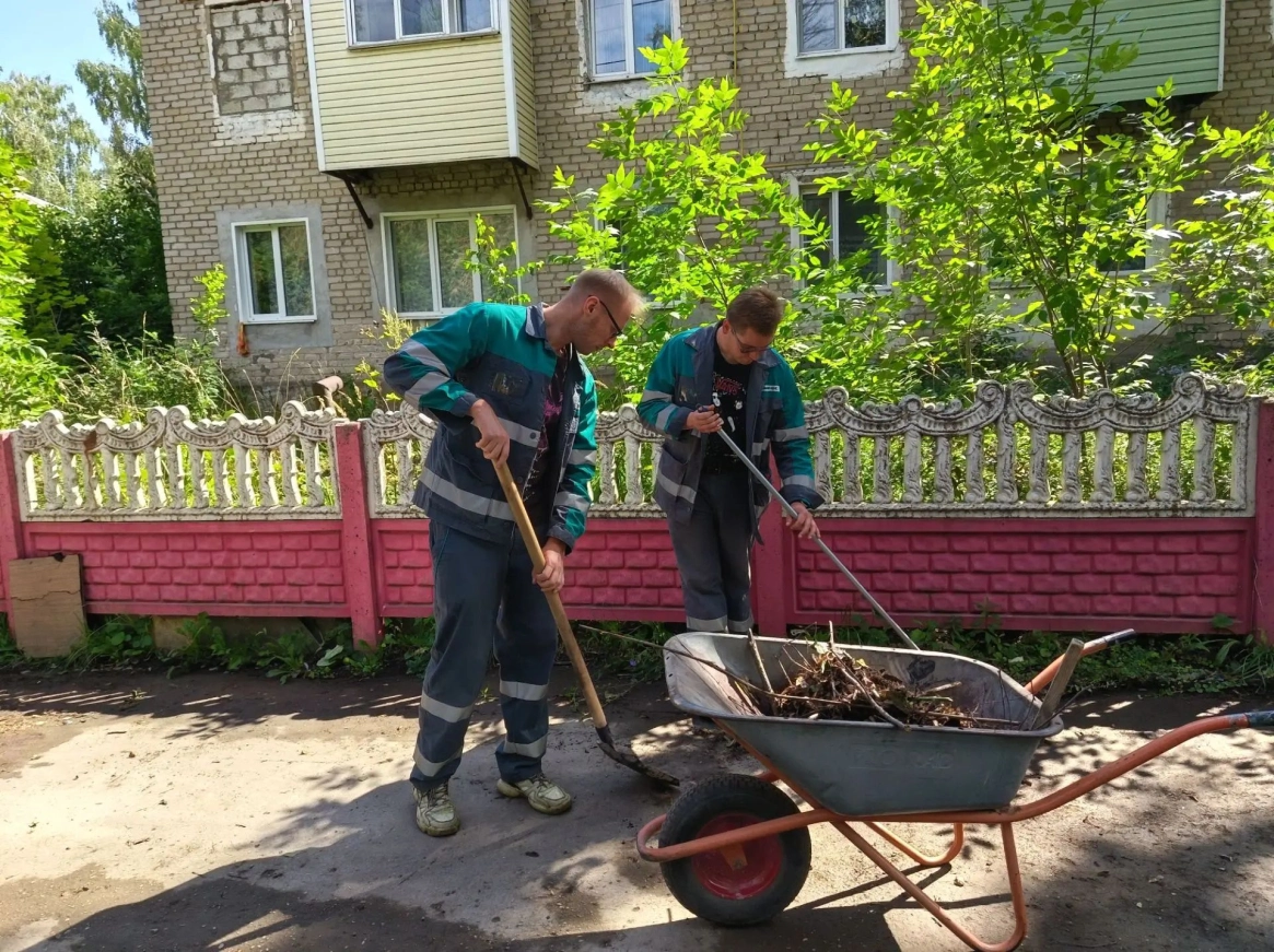 Поколение альфа отложило смартфоны и вышло на экоакцию с цементниками