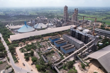 Adani инвестирует более 111 млн долларов в новый цементный комплекс в Индии