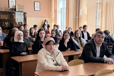 ЦЕМРОС предложил будущим учителями физики и математики карьерные перспективы в школах региона