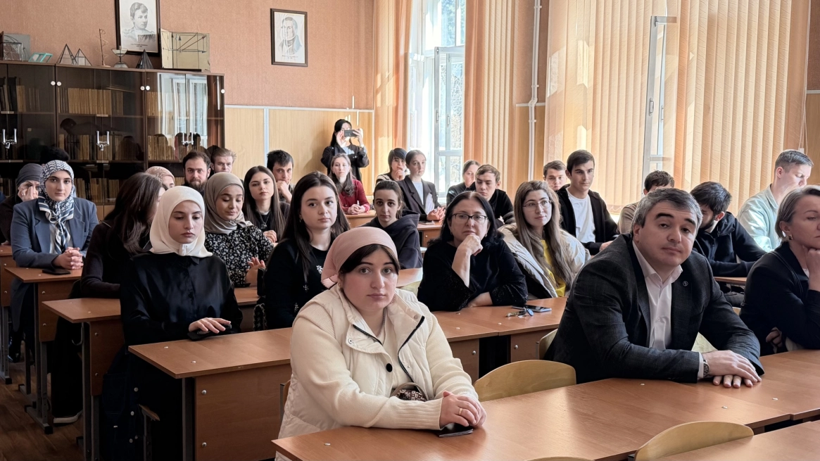 ЦЕМРОС предложил будущим учителями физики и математики карьерные перспективы в школах региона