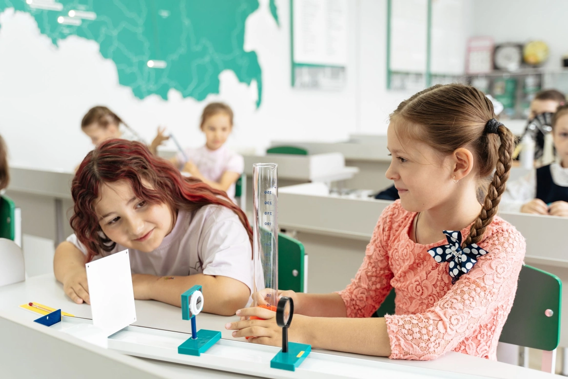 Миссия выполнима: как в России поднимают престиж педагогов и при чем тут ЦЕМРОС