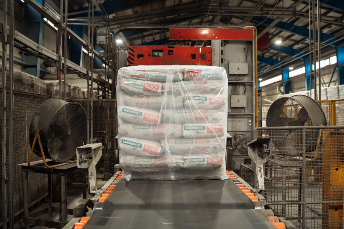 Каждый пятый мешок цемента в России — подделка. Как государство возвращает контроль за фальсификатом? 