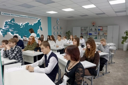 Профильный класс в действии: Ачинский цемент помогает школьникам открыть химию заново