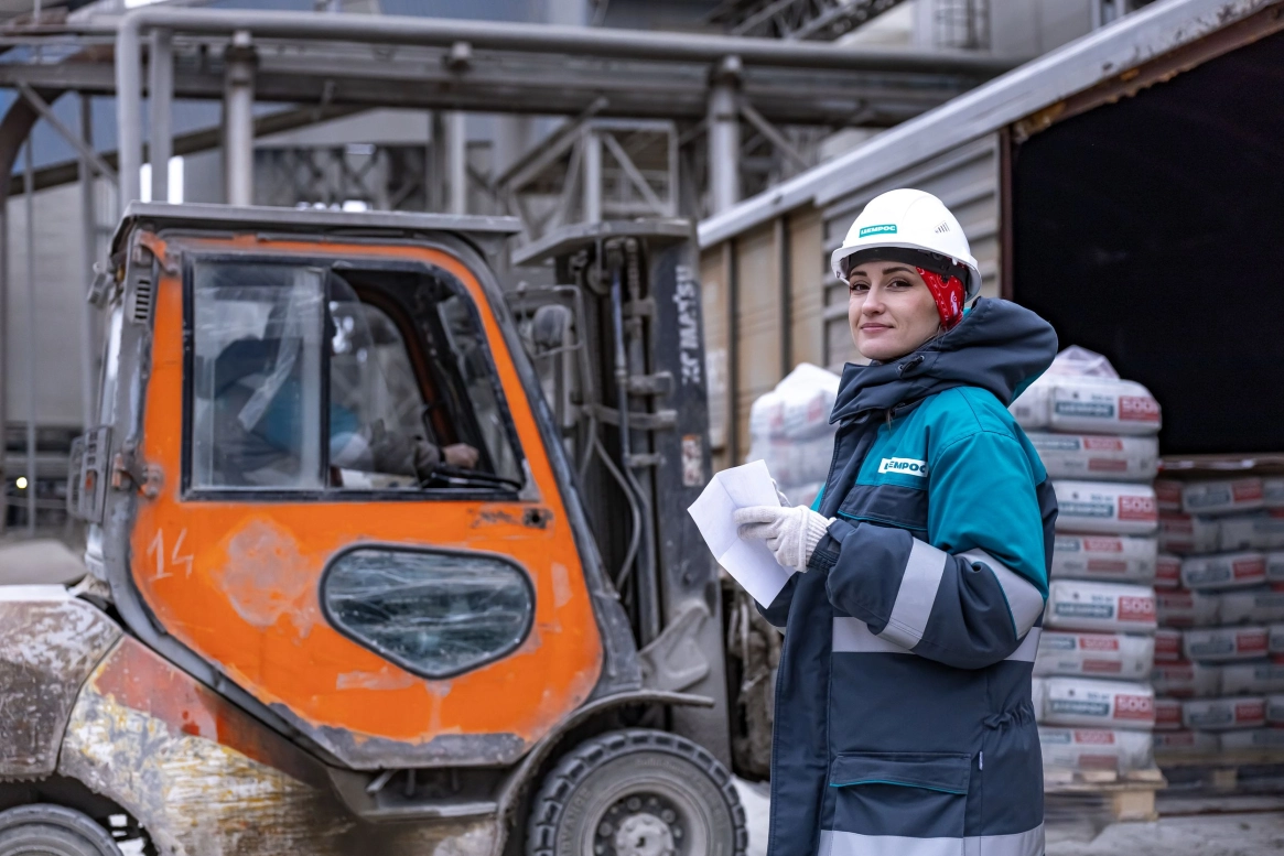 В объективе – люди труда: ЦЕМРОС стал «Новым лицом промышленности России»