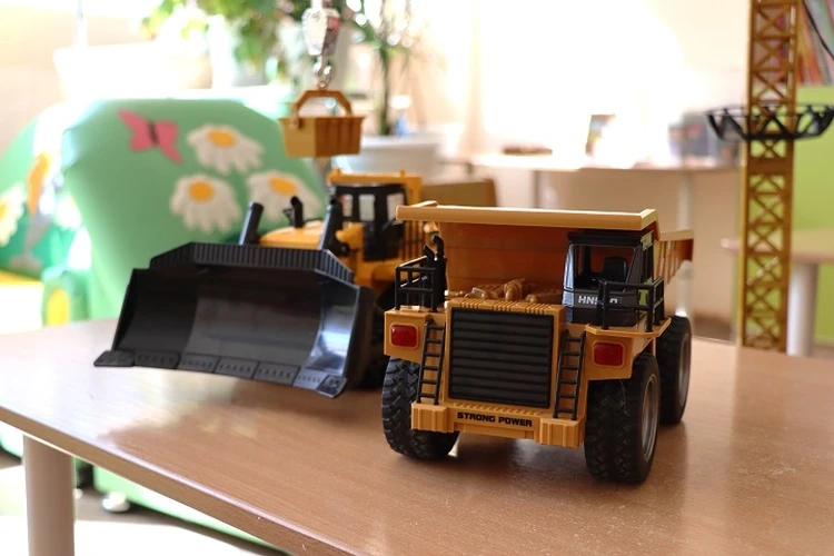 Невьянский завод подарил детсаду интерактивную песочницу
