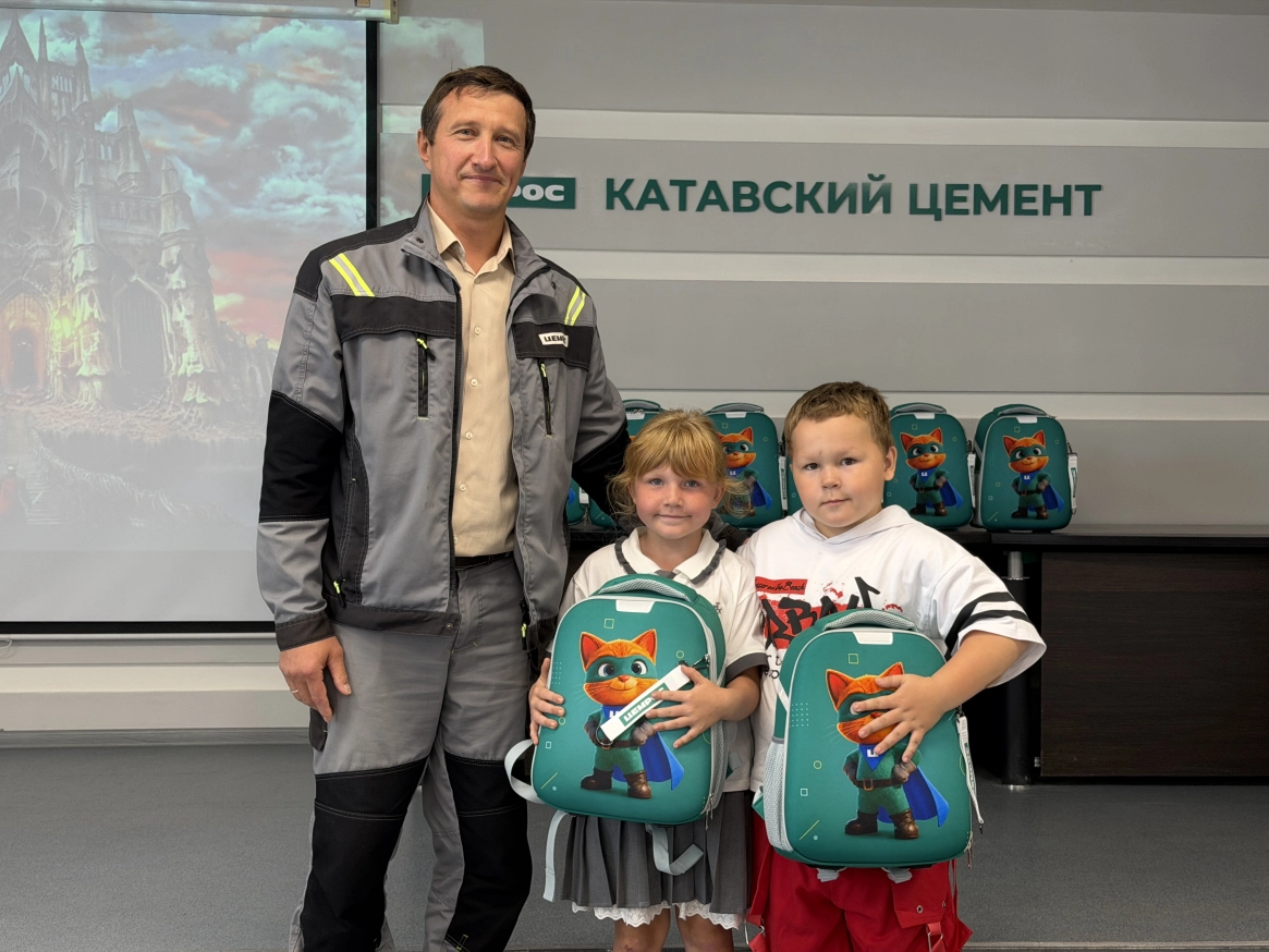 ЦЕМРОС собрал в школу 480 первоклассников