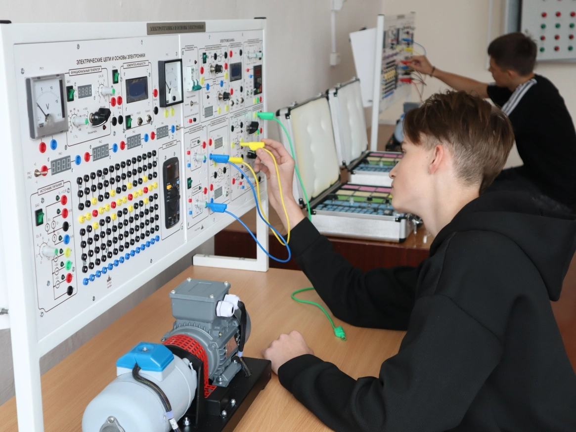 «СПО – фундамент будущего»: как ЦЕМРОС помогает студентам строить карьеру